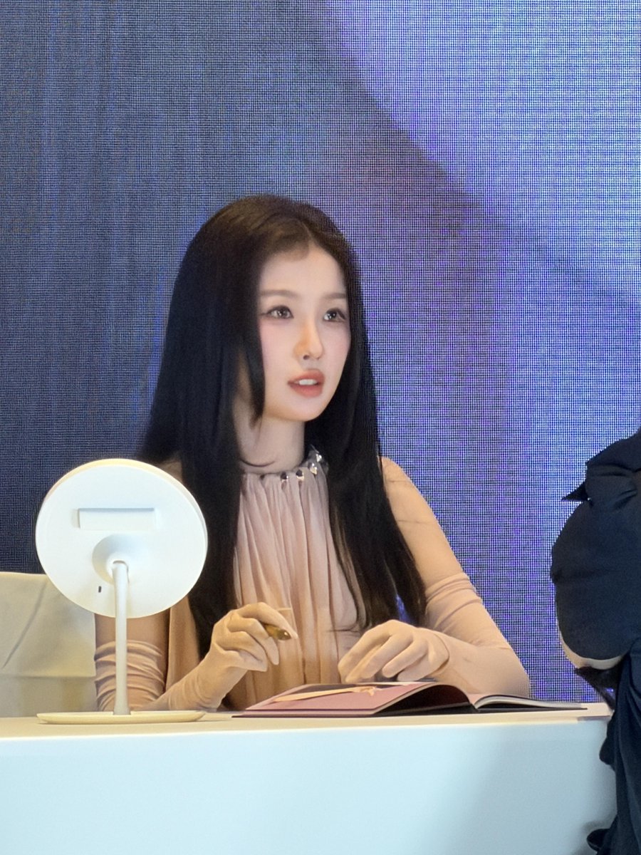 ᴇsᴛʜᴇʀʏᴜ ᴛʜᴀɪʟᴀɴᴅ (𝗦𝗹𝗼𝘄) tweet media