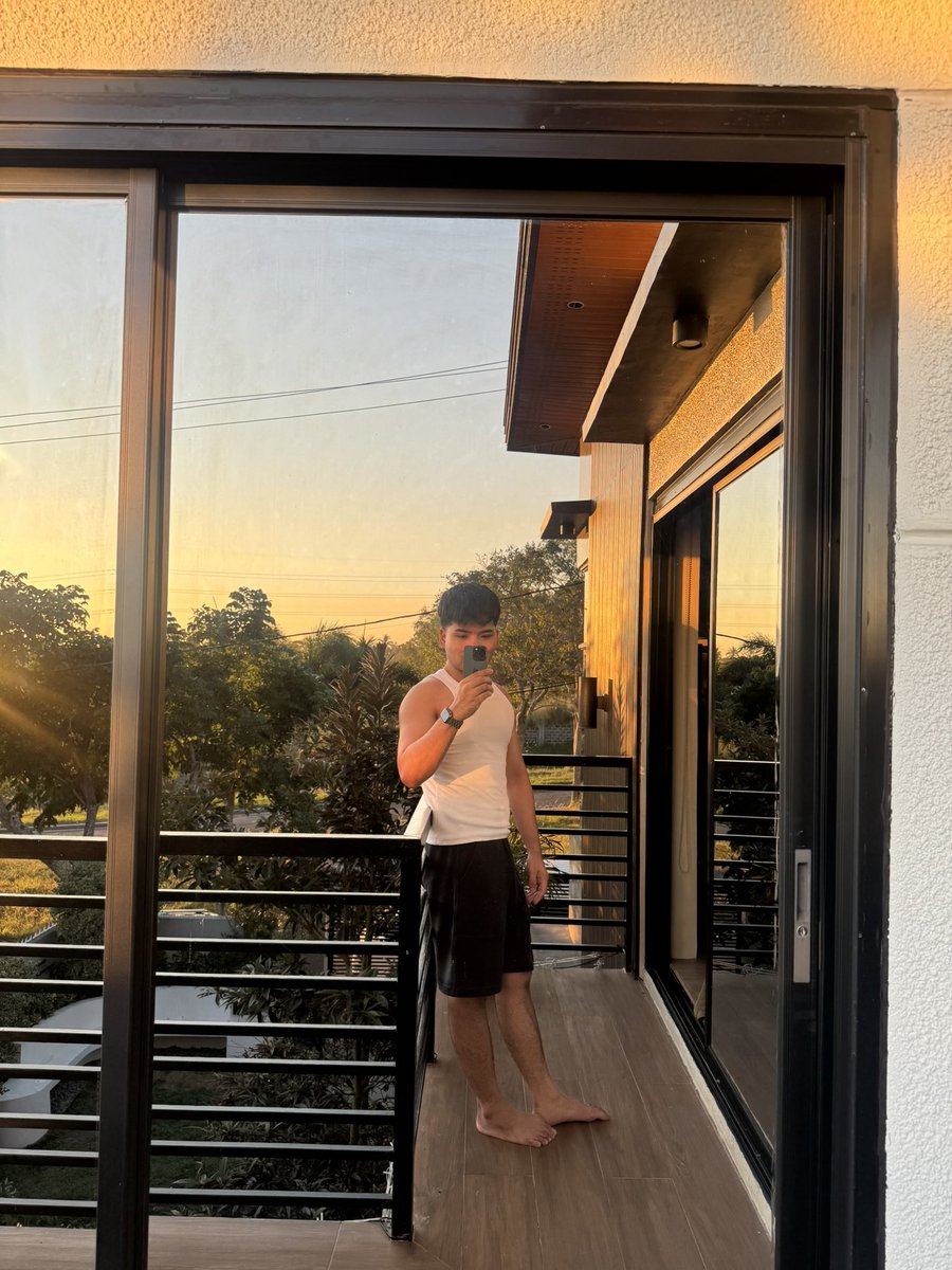 icarus_alter's tweet photo. Love the sunset and its hues 🌅 https://t.co/Umg3QqVprY