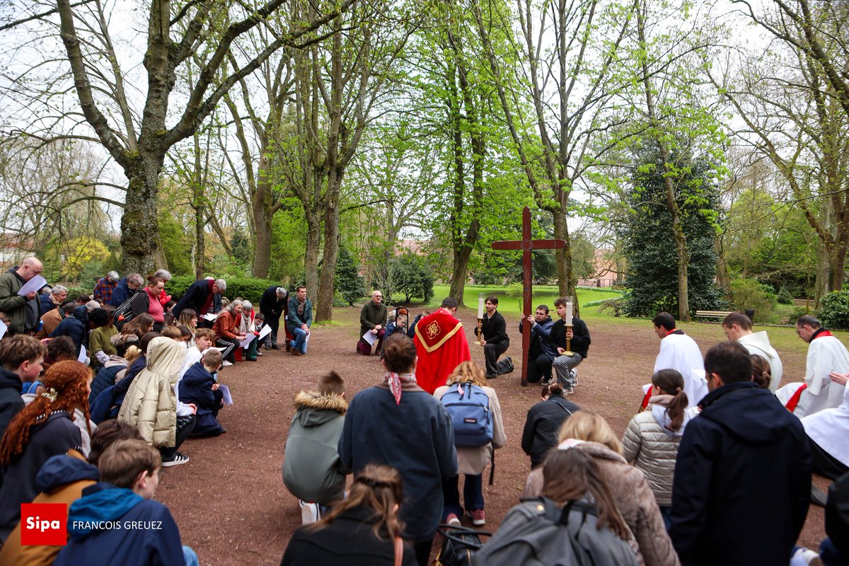 FrancoisGrz's tweet photo. Chemin de Croix à l'occasion du Vendredi Saint, le vendredi 3 Avril 2026 📷
#VendrediSaint #GoodFriday #SipaPress https://t.co/qbIPAWySId