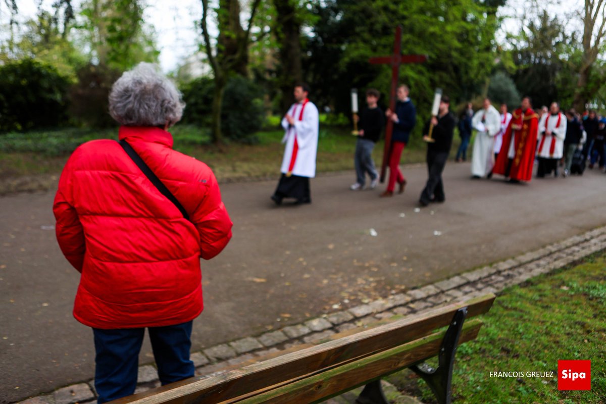 FrancoisGrz's tweet photo. Chemin de Croix à l'occasion du Vendredi Saint, le vendredi 3 Avril 2026 📷
#VendrediSaint #GoodFriday #SipaPress https://t.co/qbIPAWySId