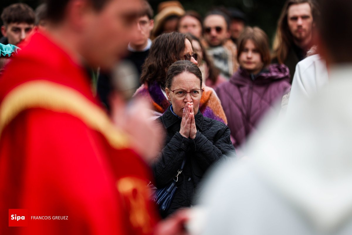 FrancoisGrz's tweet photo. Chemin de Croix à l'occasion du Vendredi Saint, le vendredi 3 Avril 2026 📷
#VendrediSaint #GoodFriday #SipaPress https://t.co/qbIPAWySId