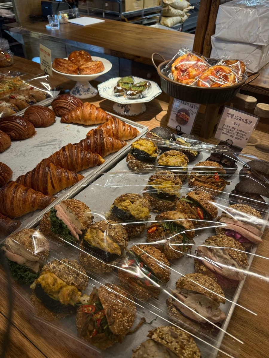 ทิวากร tweet media