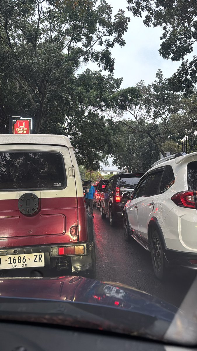 raihanAP's tweet photo. Udah sejam dari setrasari mall sampe lampu merah pasteur aja belom.. cik atuh lampu merah dari atas bentar ijo nya dari tol lama pisan ijo nya @PRFMnews https://t.co/Fi0Sl5TcjR