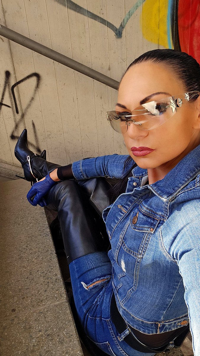 The Sophisticated Puppet tweet media