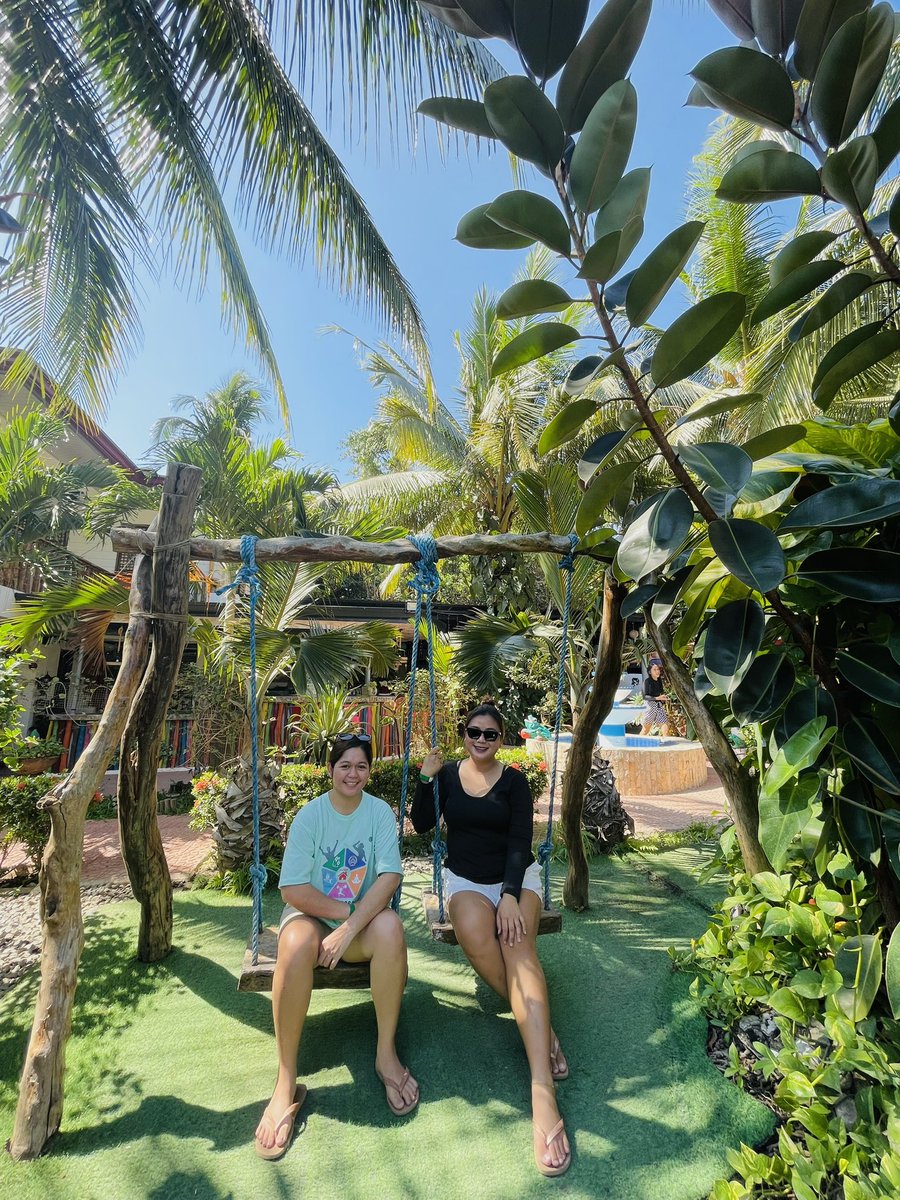 Laaaalainee's tweet photo. 🌞🥥🌸 https://t.co/yowxNF049P