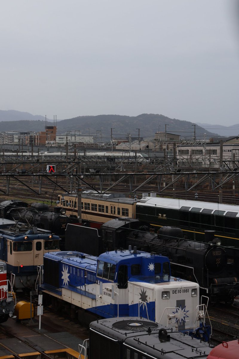 電車の顔 tweet media