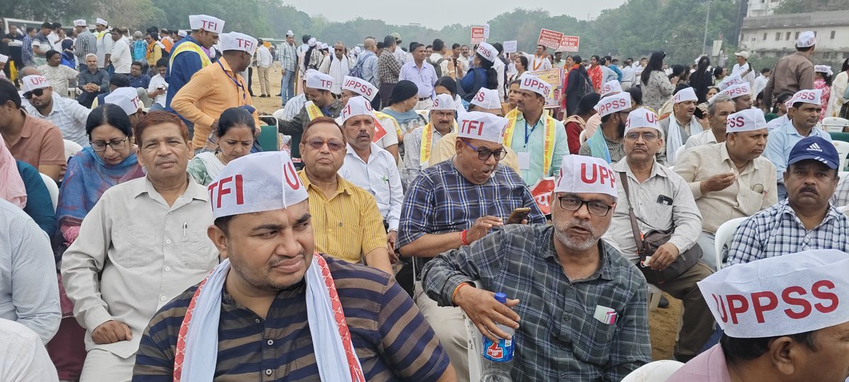 deepakdubey1175's tweet photo. टेट अनिवार्यता के विरोध में देश भर के शिक्षक आज देश की राजधानी में https://t.co/AHywe1qfgW