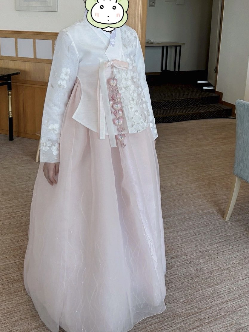 m_m2208's tweet photo. 日韓夫婦の結婚式 in 🇯🇵
元々挙げる予定なかったのと2ヶ国語で準備したからドタバタだったけど、とても幸せな1日になって挙げてよかった🍀
サプライズ韓服も大成功でした😌
2人で長生きしよう🤝🤍 https://t.co/r6bwr5BAOr