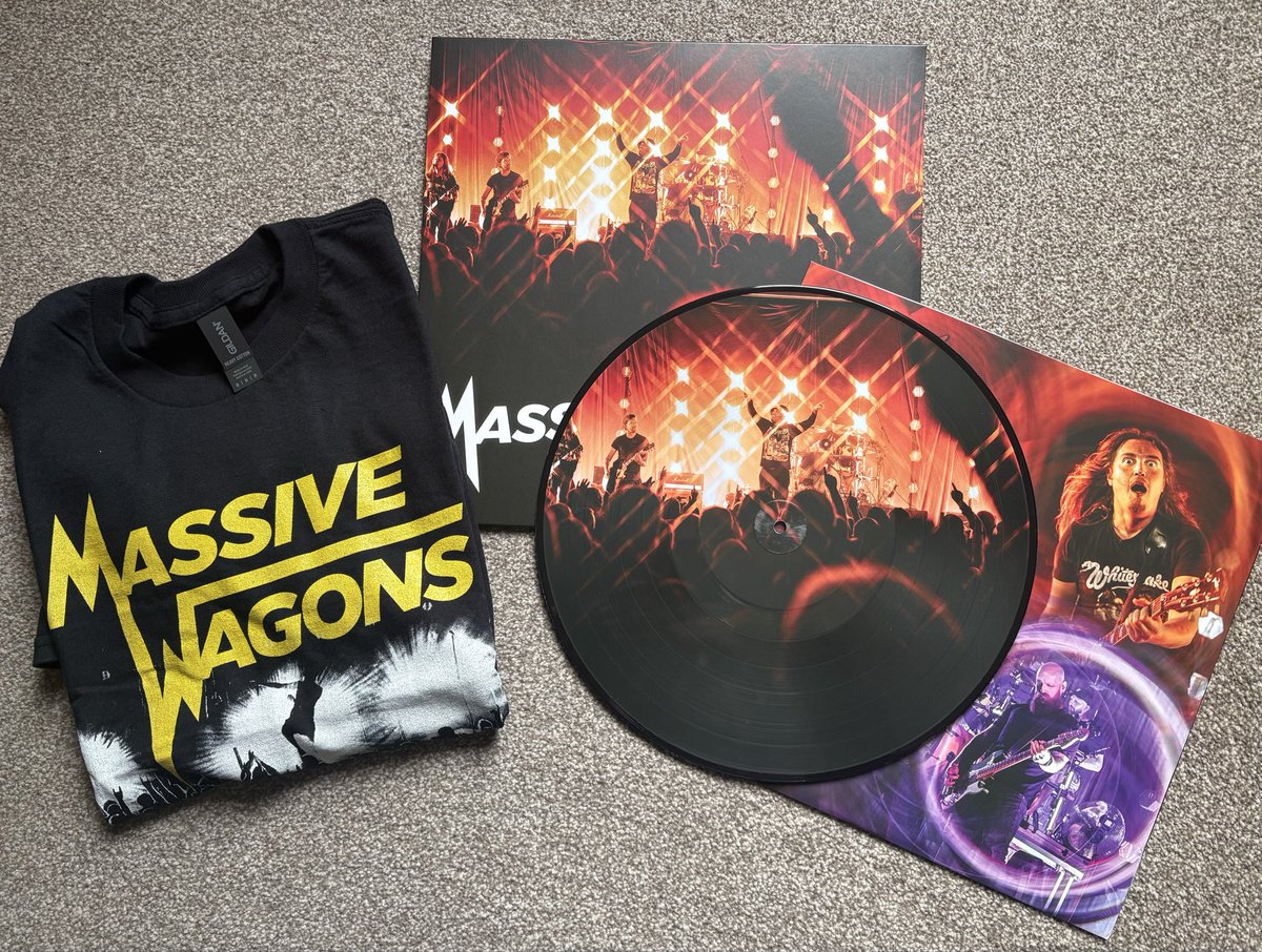 steve_wire's tweet photo. New vinyl day with @MassiveWagons!! 👏🤘#picturedisk https://t.co/QPESuaMXqi
