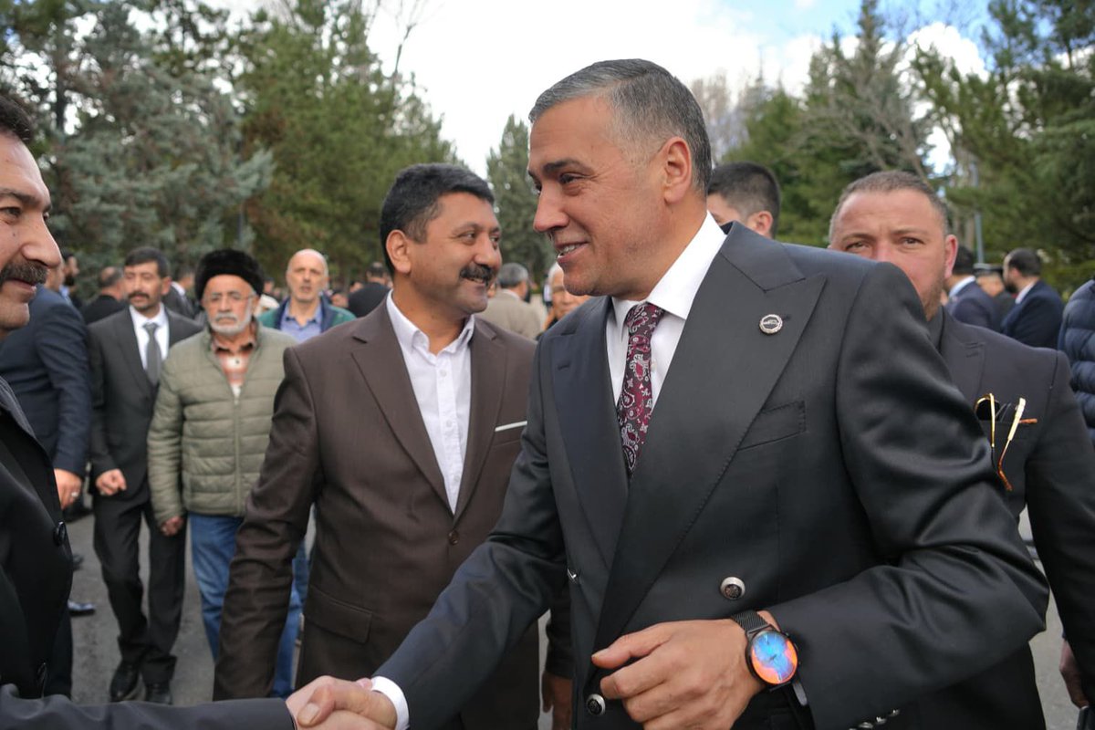 MhpAnkara06's tweet photo. Türk milletinin son başbuğu #AlparslanTürkeş'in vefatının 29. yıl dönümünde Bilge Liderimiz, Genel Başkanımız Sn. Devlet Bahçeli Beyefendinin katılımlarıyla gerçekleştirilen anma töreninde İl Başkanımız Sn. Alparslan Doğan hazır bulundular. https://t.co/obBkS0XDQL