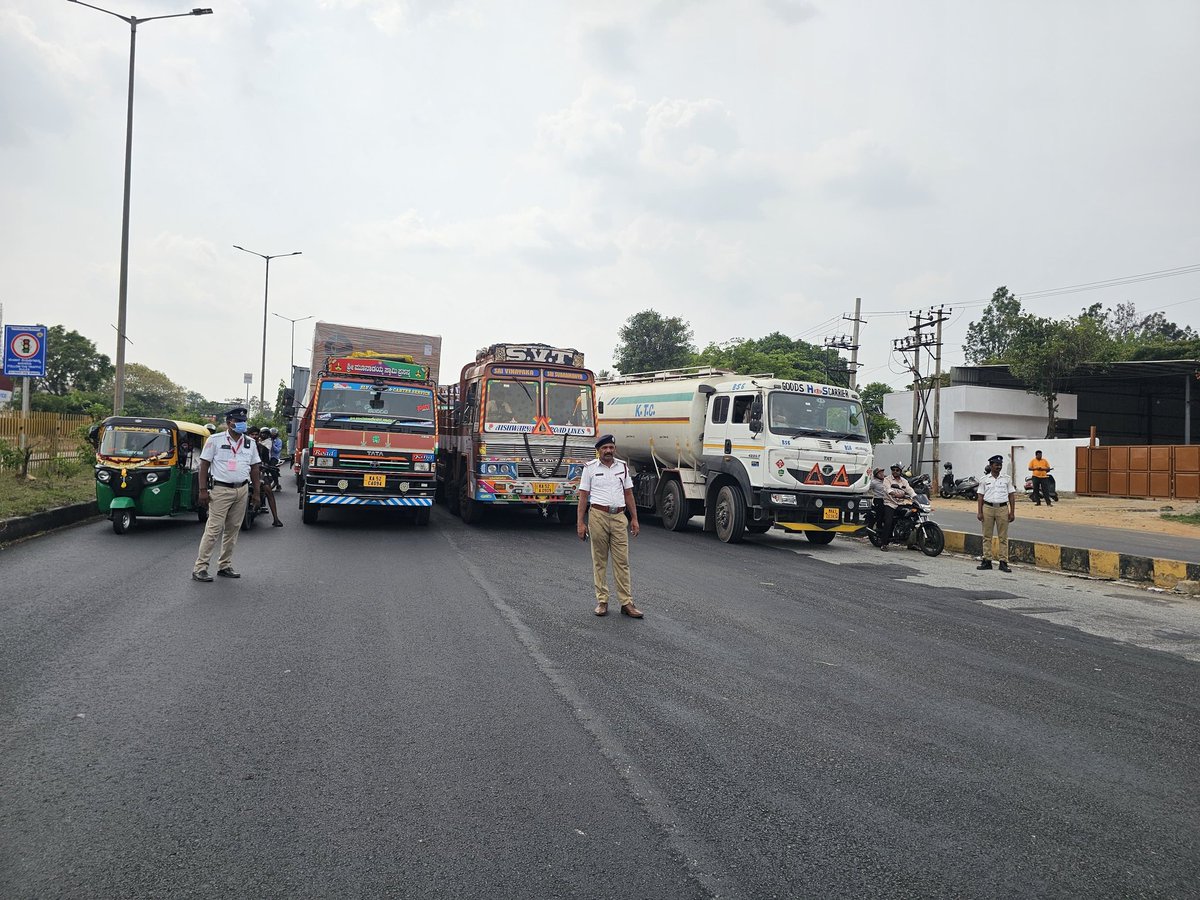 nelamangalatrafficps tweet media