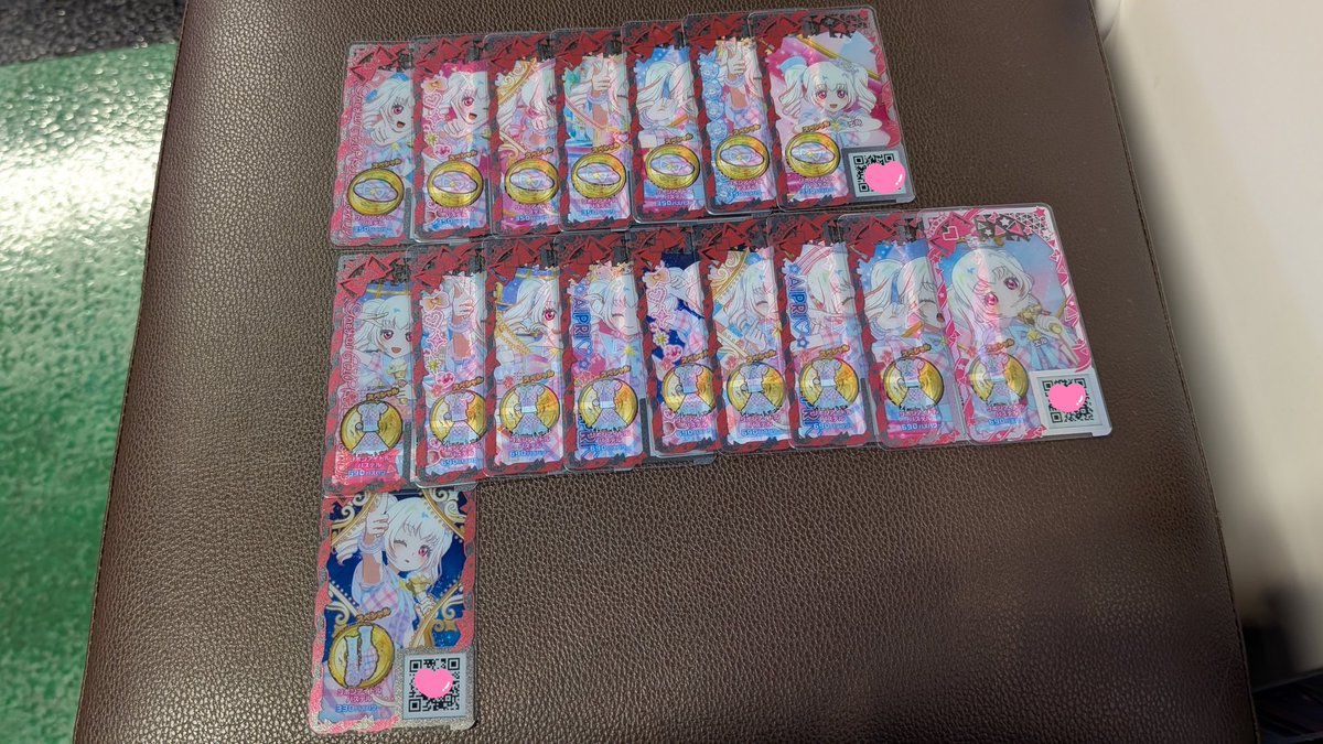 Elle_P_14's tweet photo. チャンスマーク1巡目は普通に揃うけど
2周目以降やばすぎて草😭誰かアクセとトップス/スカート買い取ってくれ…😭
明らかにやってるやろこれ…😇 https://t.co/KLbbgbcXaZ