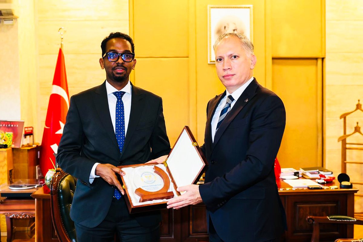 MoDSomaliya's tweet photo. The Permanent Secretary of the Ministry of Defence of the Federal Republic of Somalia, Mr Abdifatah Abdulkadir Farah, who is leading a delegation from the Ministry of Defence, has concluded a series of working meetings in Ankara, Türkiye, with senior officials of the Turkish Ministry of National Defence and executives of major defence companies, including ASELSAN, HAVELSAN, and MKE.

The Ministry of Defence delegation accompanying the Permanent Secretary on this visit included Directors General, Department Directors, Division Heads, advisers from the Ministry, as well as officials from the Embassy of the Federal Republic of Somalia in Türkiye.