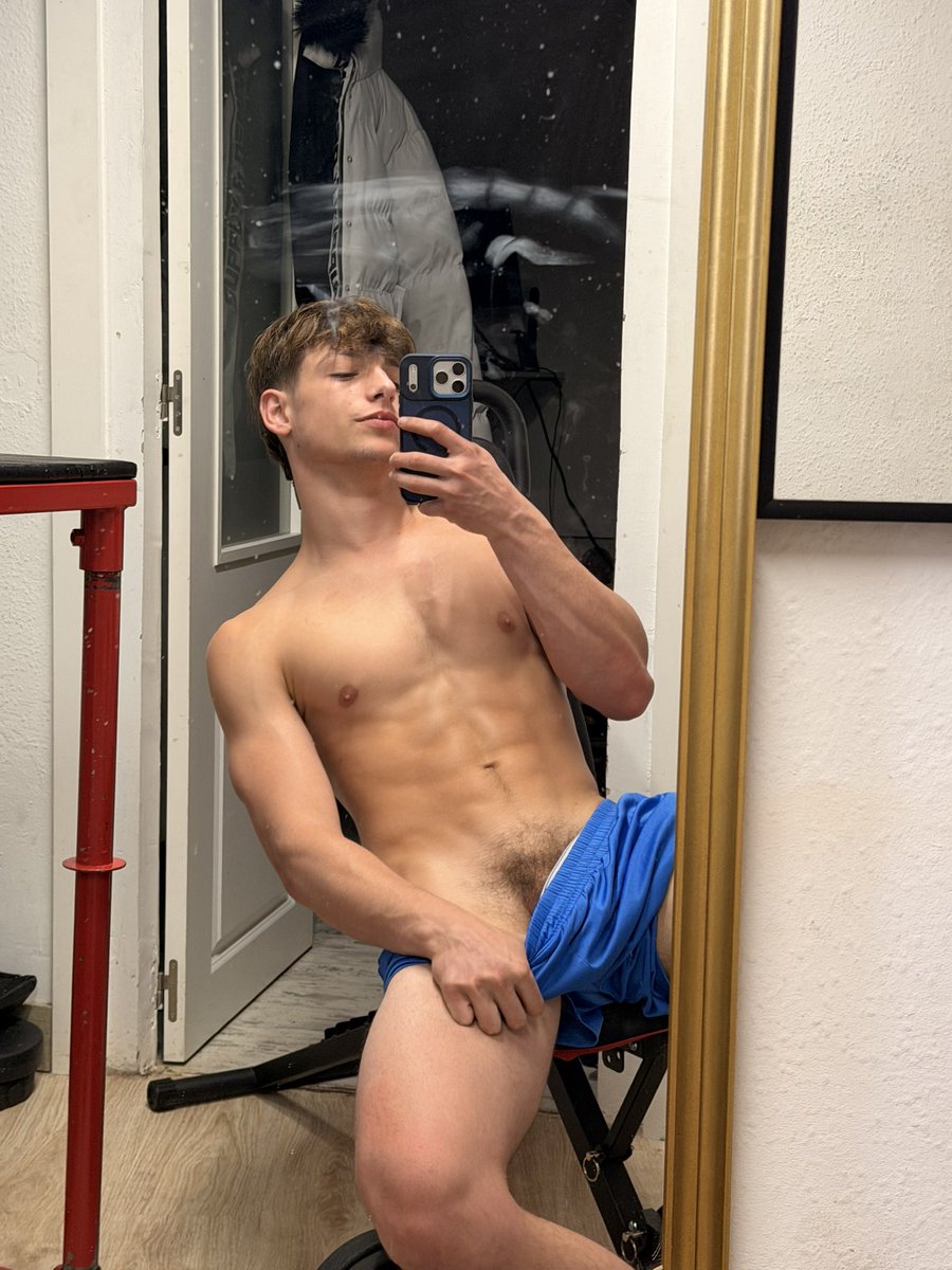 KING-Saint Laurent tweet media