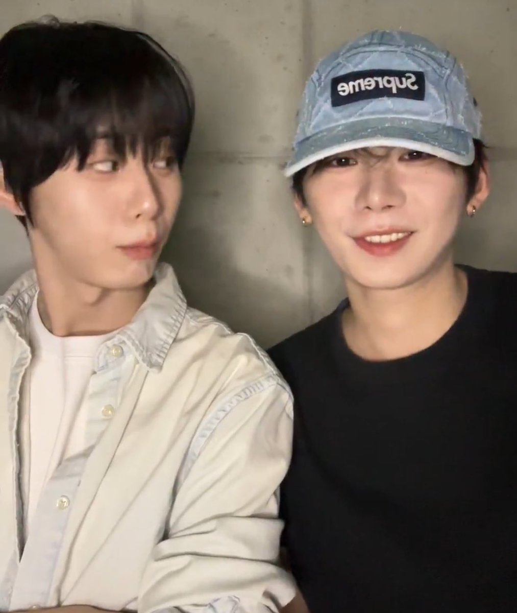 knives ☻ tweet media