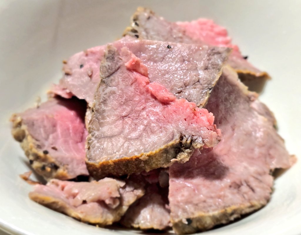 ローストビーフの切れ端が余ったんで、ローストビーフ丼に

やばい体が元気になるのがわかるw
うんまああい
#グルメ