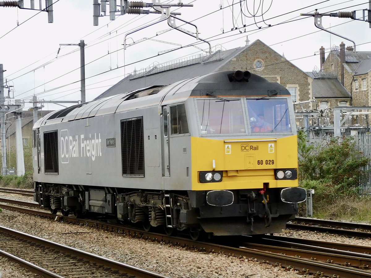 kingy69beard's tweet photo. #SixtySaturday @DCRailOfficial  #Class60 60029 Ben Nevis sent running through Swindon this morning with 0Z29 Bristol East Depot Dbc to Willesden Dc Rail Sidings https://t.co/pB8xR6Vmhp