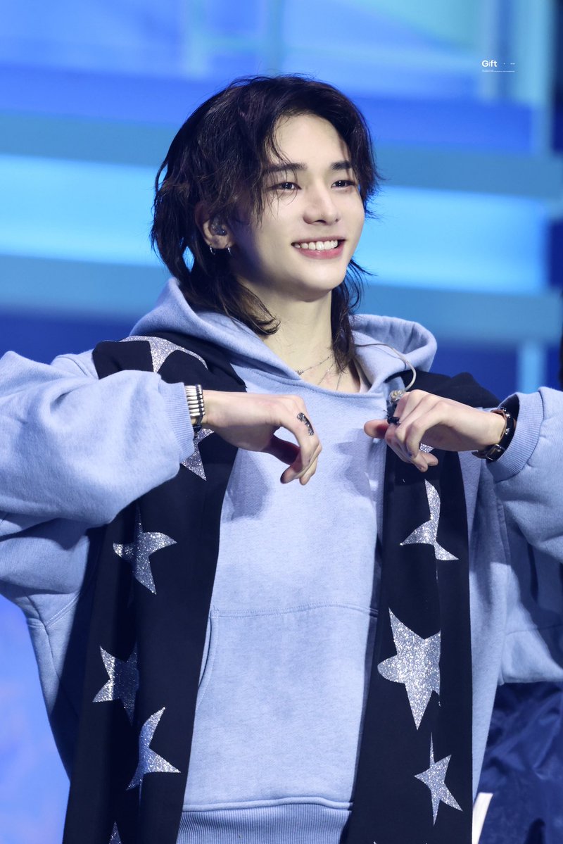 hyunjin pics tweet media