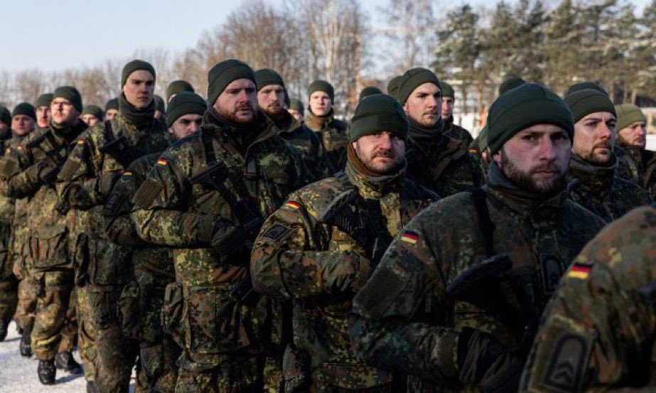 ÚLTIMA: Todos os jovens entre 17 e 45 anos agora não podem mais deixar a Alemanha por mais de três meses sem permissão do governo.