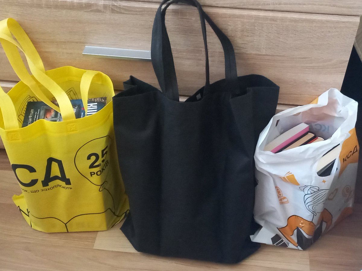 Пані Сало пише посібник| COMMISSIONS CLOSED tweet media