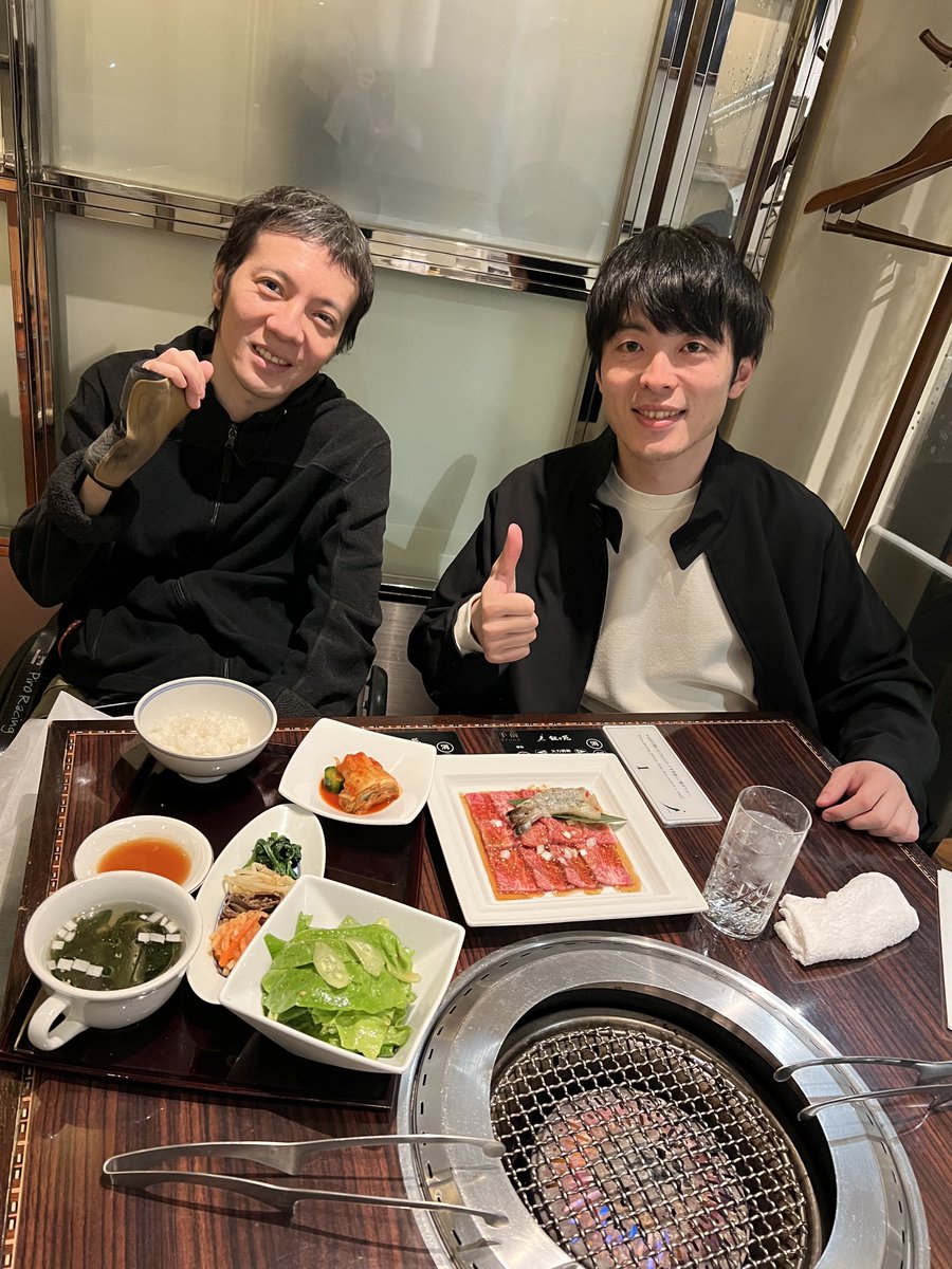 HJitosho_racing's tweet image. 夜な夜なシミュレーター練習 with 車椅子レーサー長屋宏和さん 🏁

2月のeスポーツ大会でとんでもない速さの長屋さんを拝見し、速さの秘訣を伺いたくて、久しぶりにご飯もお願いしました🍽️

SIMだからこそ夜でも集まって一緒に走れる環境はありがたいです。

#長屋宏和 #iracing #wrigson #WRF