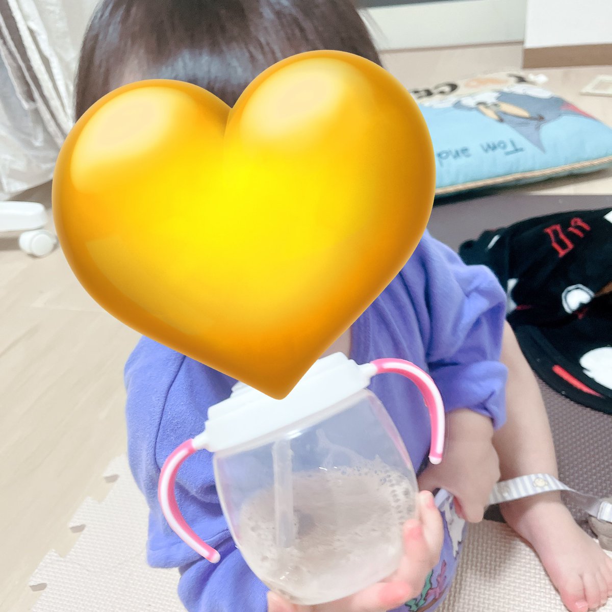 Y32850096's tweet photo. うちの子の凄いこと
あたしがご飯食べさせた後
ウェットで拭くからか
娘もウェットを
1枚出して拭き拭きしてくれる笑

頭良過ぎん？
流石あたしの子👏😊💕 https://t.co/ev3xWJEUTl