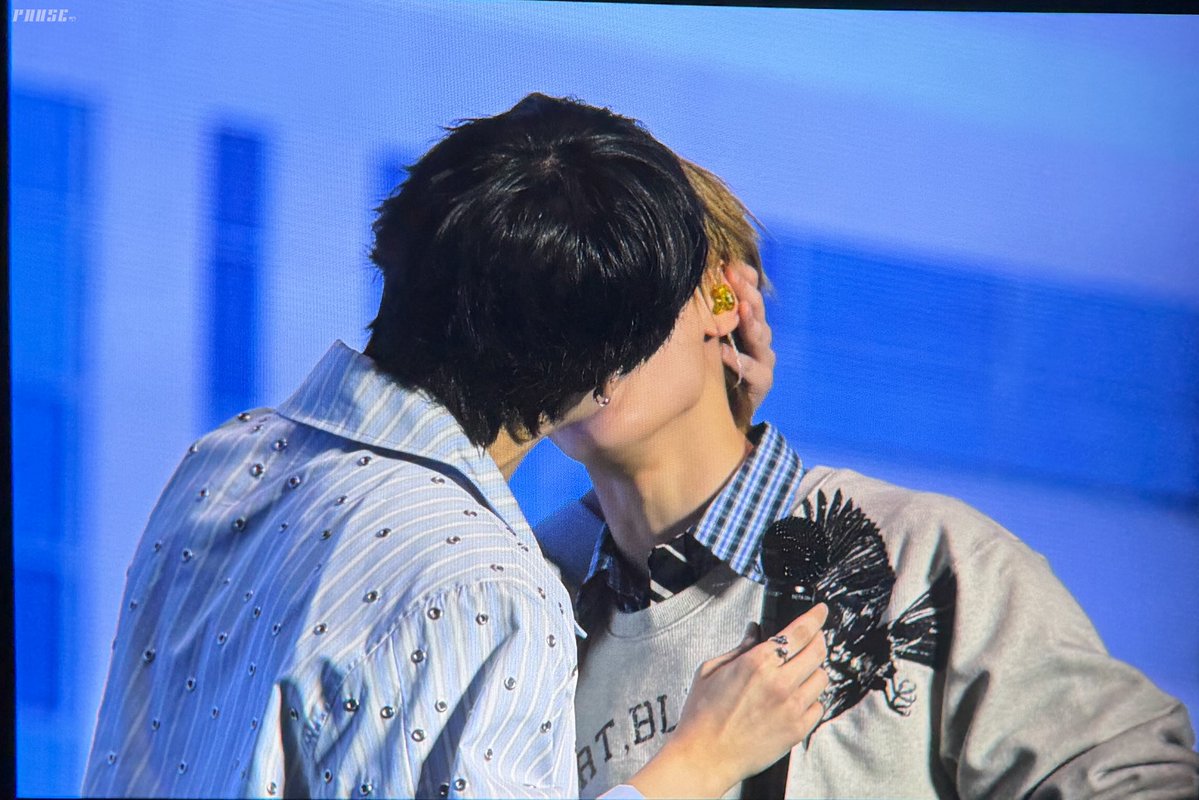 𝑷𝑨𝑼𝑺𝑬. tweet media