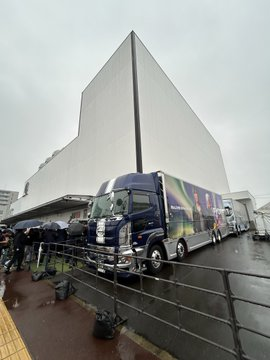 Bz_Offic_Staff's tweet photo. B'zのゲリラライブ行ったけど、1500人の収容人数だからかなり近くで観れてほんとにやばかった!
#Bz
#情熱GIGS
#Sendai https://t.co/09EvcL6NKG