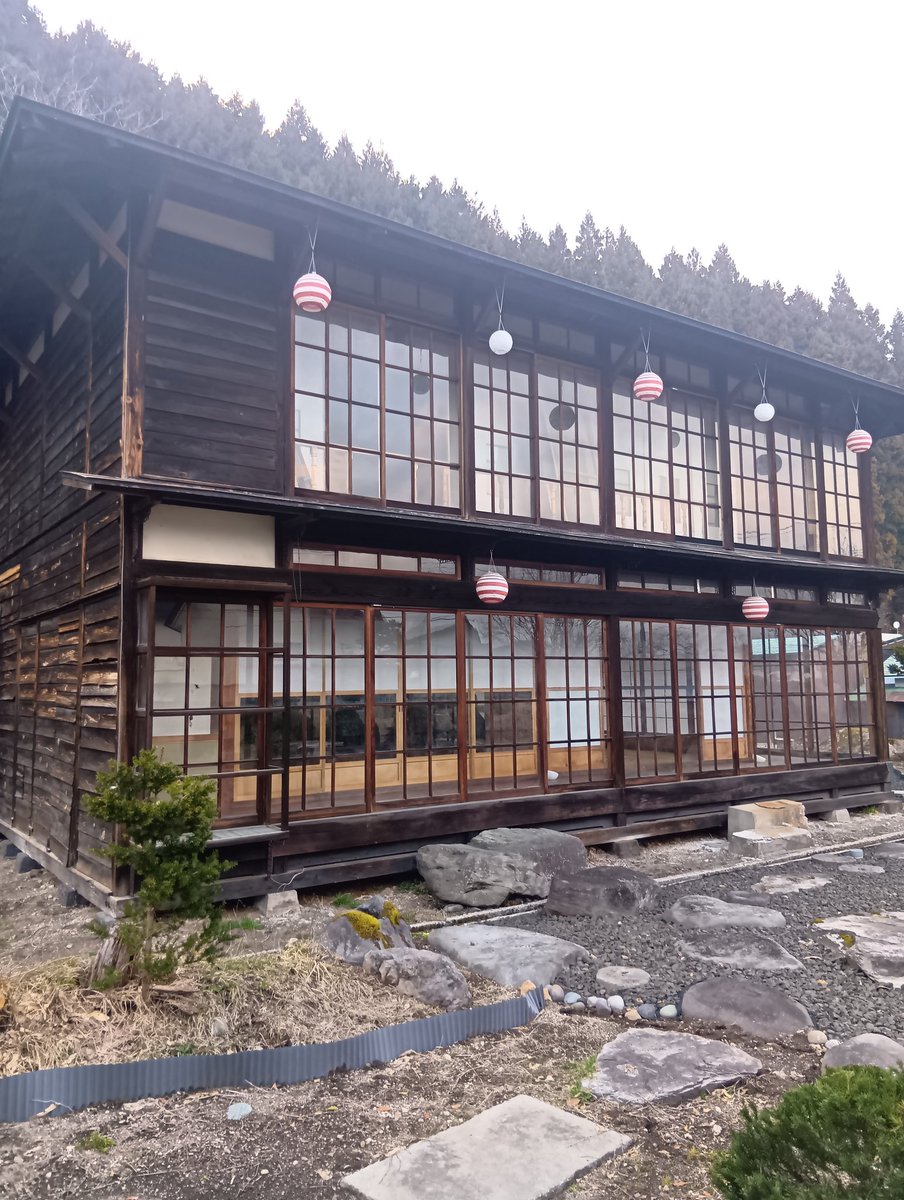 sgakko's tweet photo. 秋田県鹿角市で運営が開始される民泊の進捗状況確認へ👹既存の施設では一番遠い施設になります🚙💨今年に入って弘前市新規オープンの清掃依頼が増えてます、弘前市は青森市より魅力的な土地柄で民泊需要も多いイメージですので今年は弘前方面の人員強化必須です🙇
＃弘前市民泊清掃
＃青森市民泊清掃 https://t.co/Zc1KuTbhkC