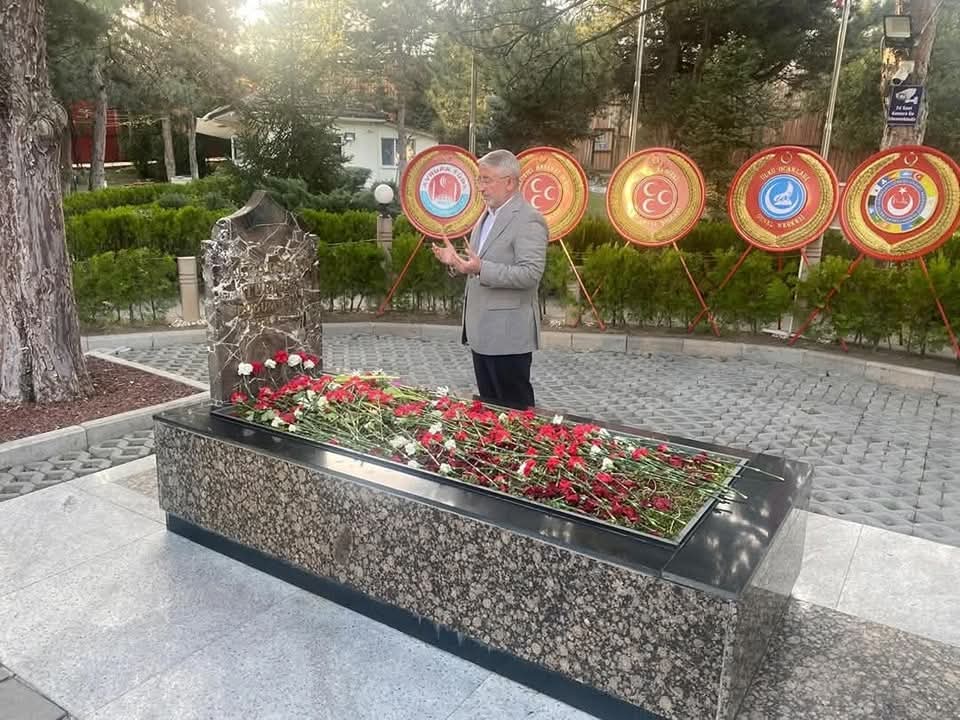 “Türklük bedenimiz, İslamiyet ruhumuzdur. Ruhsuz beden, ceset olur.” Alparslan Türkeş

Vefatının 29. yıl dönümünde ülkemizin yetiştirdiği önemli fikir ve siyaset adamlarından, Cumhur İttifakı ortağımız Milliyetçi Hareket Partisi'nin kurucusu merhum Başbuğ Alparslan Türkeş’i