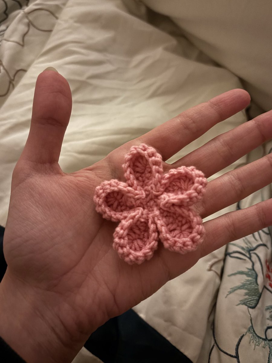 γιούνα tweet media