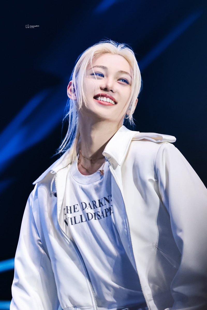 Aurora915 tweet media