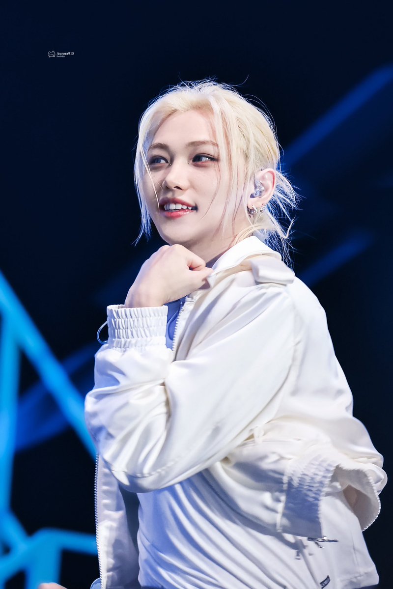 Aurora915 tweet media