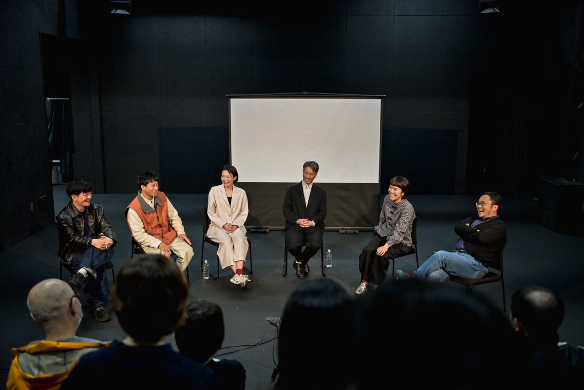 1人の俳優のための5人の演出家による上演 tweet media