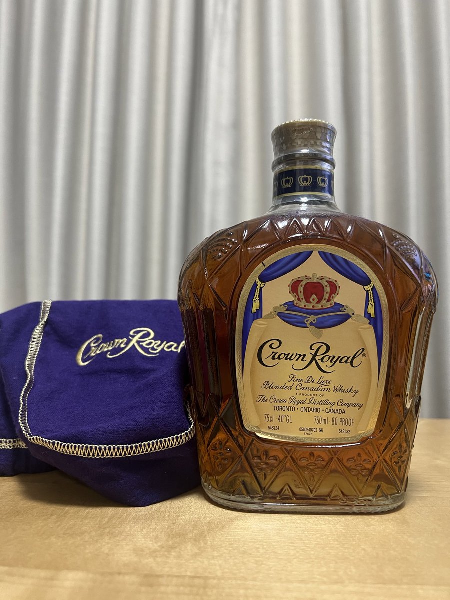 nobuo3333's tweet photo. すごい高級感🥃
カナディアンウイスキーも美味しいですね😋 https://t.co/BiXY8NMxXA