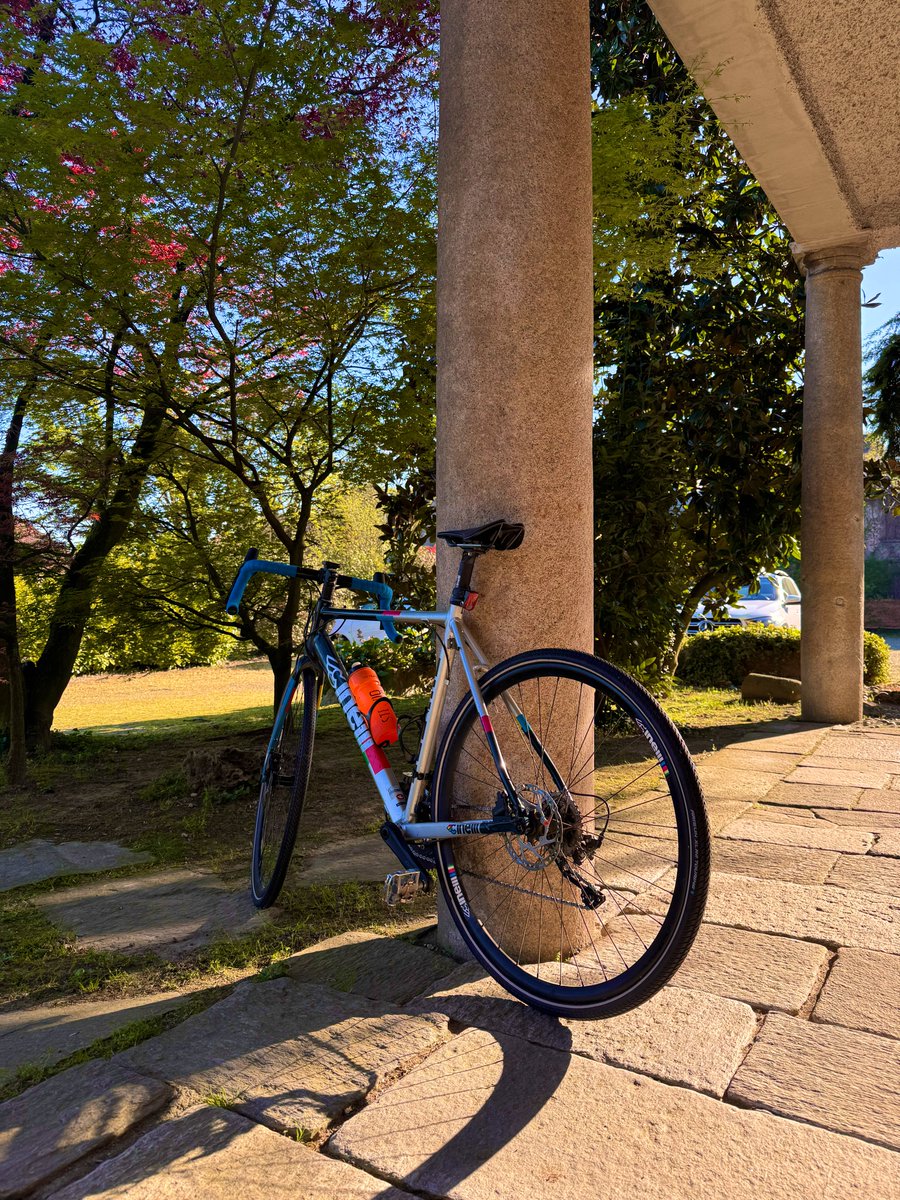stefanomeloni12's tweet image. Prima uscita di primavera in bici! 🚴‍♂️  
70 km sotto il sole, gambe che girano di nuovo, aria fresca e quel sorriso che solo la prima pedalata della stagione sa dare.  
La bici non si dimentica mai! #cycling #bici #runner #iopedaloqui
