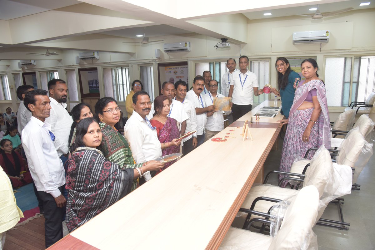 GSCU1960's tweet photo. A Proud Moment 🤝

Gujarat State Cooperative Union welcomed the Odisha delegation in the presence of Chairman Ghanshyam Amin.

Insightful exchange &amp; Training Center visit in Ahmedabad.

#Cooperation #Gujarat #Odisha https://t.co/cljARJAint