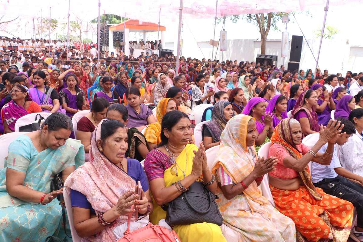 projskhandwa's tweet image. ✅ राज्यपाल श्री  ने जननायक टंट्या भील के स्मारक पर श्रद्धासुमन अर्पित किए

✅ स्वतंत्रता संग्राम में आदिवासी जननायकों का है अविस्मरणीय योगदान

✅ शासकीय योजनाओं के तहत ग्रामीणों को हितलाभ वितरण किया

Read More : facebook.com/share/p/1J3XHx…

@JansamparkMP 
@mpurbandeptt 
#khandwa