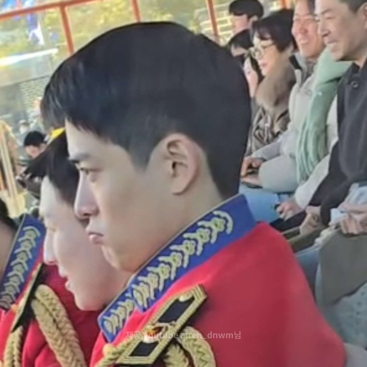 เห้ย ทุกคนอย่าล้อหมวดเจย์เรื่อง “เข้ากลม” ได้มั้ย คนเค้ามียศมีตำแหน่ง ท่านจะไม่พอใจเอาได้นะ on May 2026 ผมออกจาก “กลม” แล้วค้าบบบ