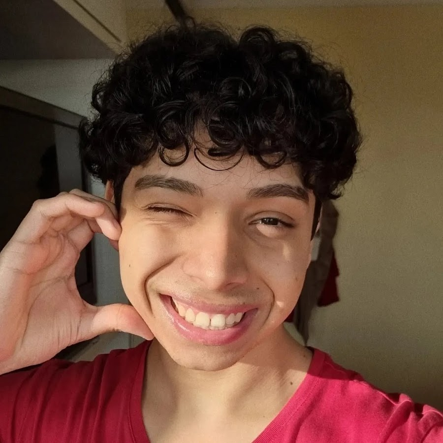 ComoFazerHate's tweet photo. O ex-BBB @StarShimas, ganhador do BBB 25, afirma que participaria de uma edição "somente capeões." https://t.co/Af1DnguKwF