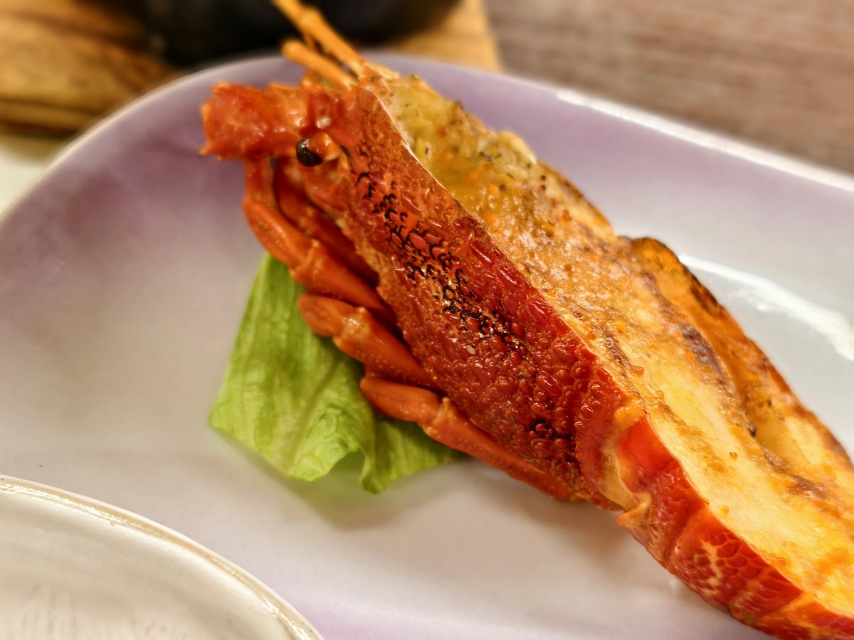 くろろ tweet media