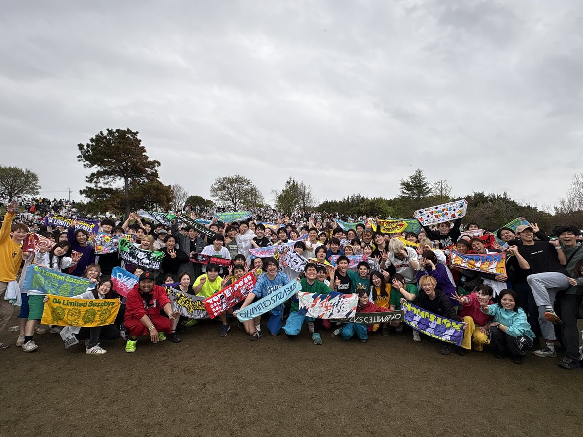 ROCK_WARS_EP69's tweet photo. フリーライブ "HOMESICK"
PA右のサークル集合写真です！
セトリが最高すぎた😇
ホント楽しかった😊
雨も途中止んでよかった！
ありがとうございました！！
#HOMESICK
#豊橋
#04LimitedSazabys
#フォーリミ 
#フォーリミサークル https://t.co/EdCAB77yUA