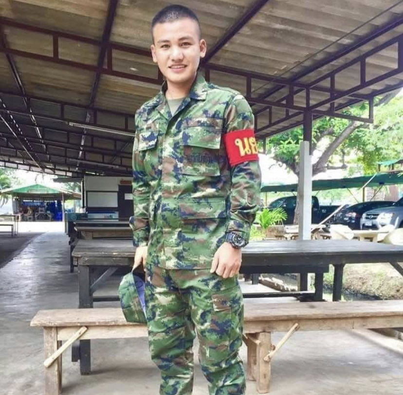 Inluvvv127159's tweet photo. #ยืมเงินไม่คืน บล็อคหนี โปรไฟล์��ลอมหมด แอบอ้างว่ารู้จักคนนู้นคนนี้ โกหกแม้กระทั่งเรื่องพ่อแม่ แอบอ้างว่าเป็นลูกเขา #ทหาร #จ่าอ๊อฟ #��ุรินทร์ #กรุงเทพ https://t.co/VrtTYBk41k