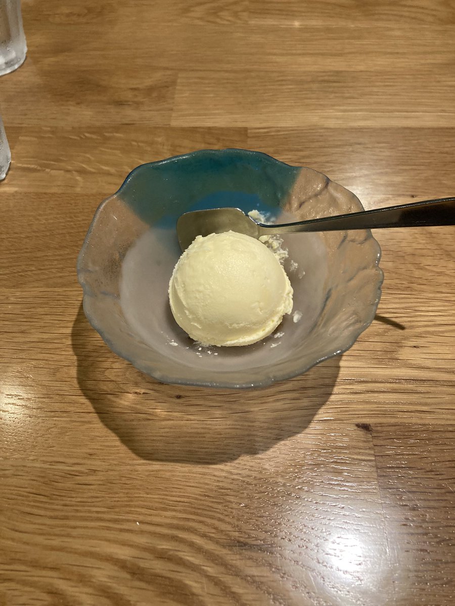 SPADA525GAD's tweet photo. 宇都宮市　とんかつぎんなん

子供からのリクエストでぎんなんへ

今回は前回売り切れだった😢
特リブロース定食を注文！！

やっぱりうまいですね😋
薄い衣に肉！肉汁！肉！
脂が美味くてごはんが足りん😆
250gだけど、もっと食べたい🤤
選べるのはバニラアイス🍨にした！

ごちそうさまでした🙏 https://t.co/NifYpGUQhG