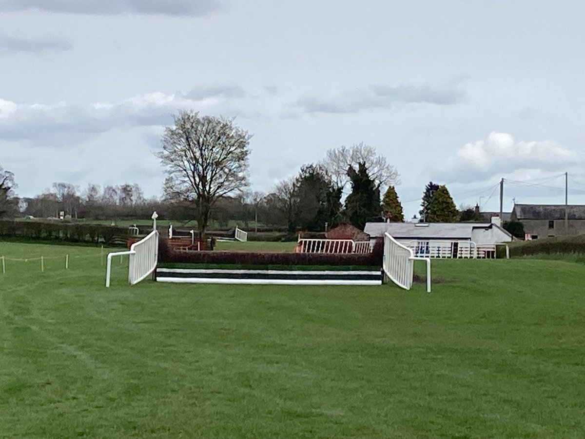 Irish National Hunt Steeplechase CLG tweet media