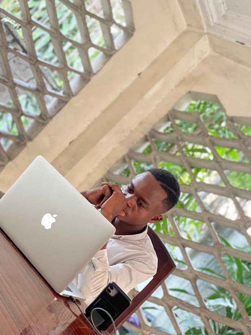 Monsieur_JD1's tweet image. Tu sais quoi ? Il ne va rien arriver à tous ceux qui ont refusé de t'aider. #Travaille, sinon tu vas #souffrir pour de rien. Je te salue tout en te souhaitant un excellent week-end !