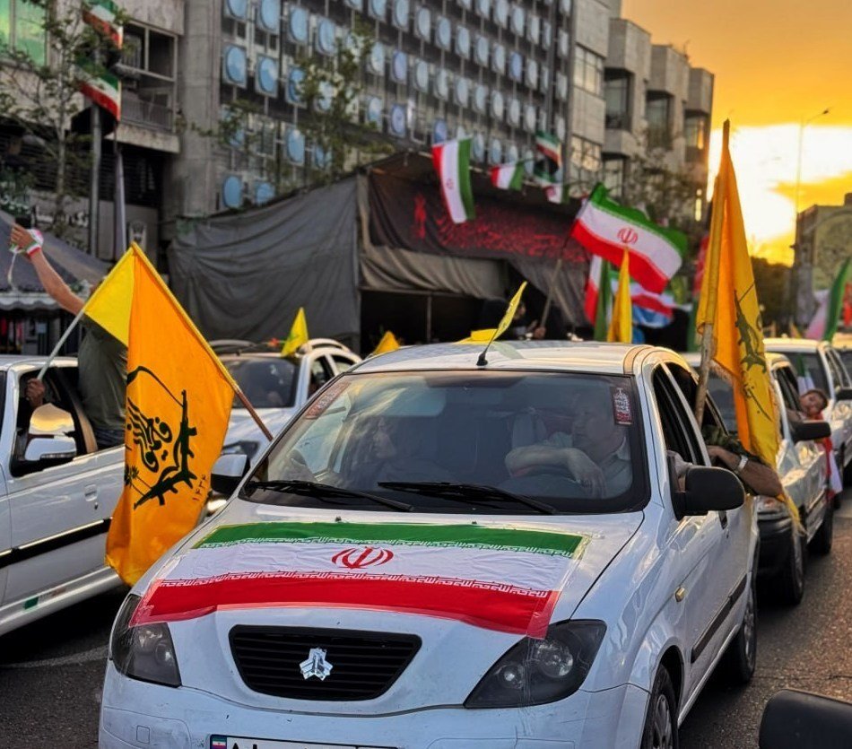 سپاه، برای دفاع از «عنقلاب عسلامی» تروریست‌های #فاطمیون افغانی رو تو خیابانهای تهران ریخته👇