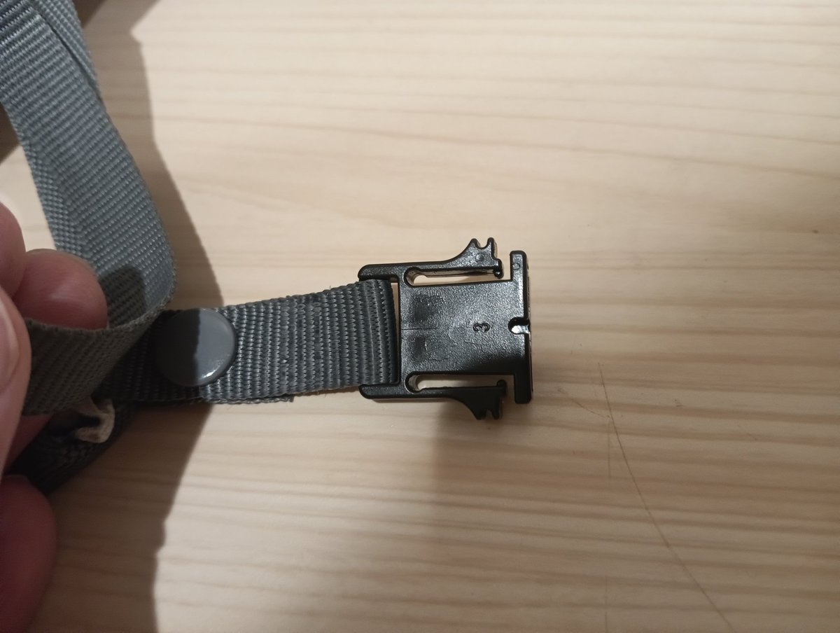 kozy010510's tweet photo. コレの片方が無くなって買いたいんだけど正式名称がわからん…
誰か教えてくだせぇ https://t.co/KFltuZu25c