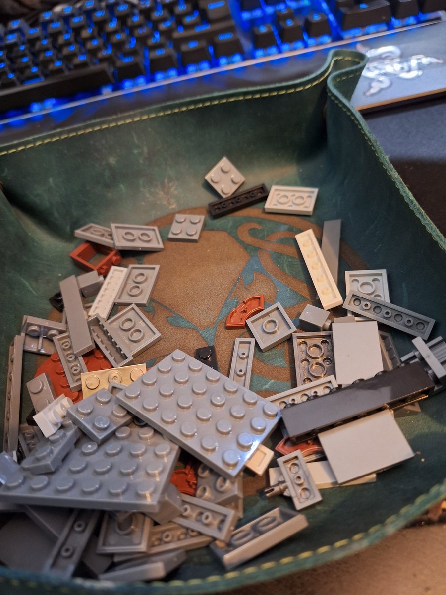 DizzyClueless tweet media