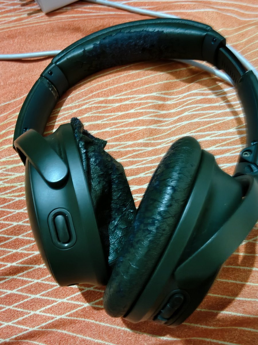 Docrishi77's tweet photo. @Bose bought this headphone a year back hardly used it for 6 months this is the condition. I asked for paid change of cushions and headband now service centre is telling they can't replace with same colour. what assurance you give to your costomer please don't buy this headphone. https://t.co/42750Rg4Fo